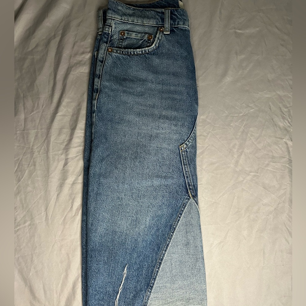 This beautiful skirt is a great piece to add to your wardrobe,